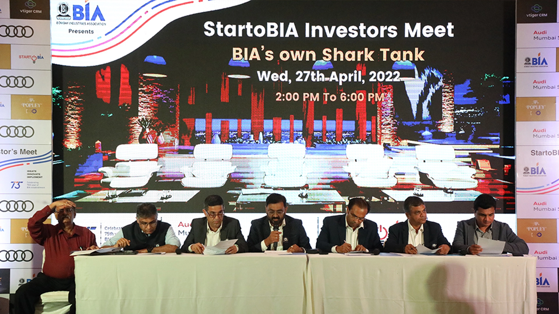 Mr. Nevil Sanghvi with the investor club members at the startobia organised by bombay industries association BIA